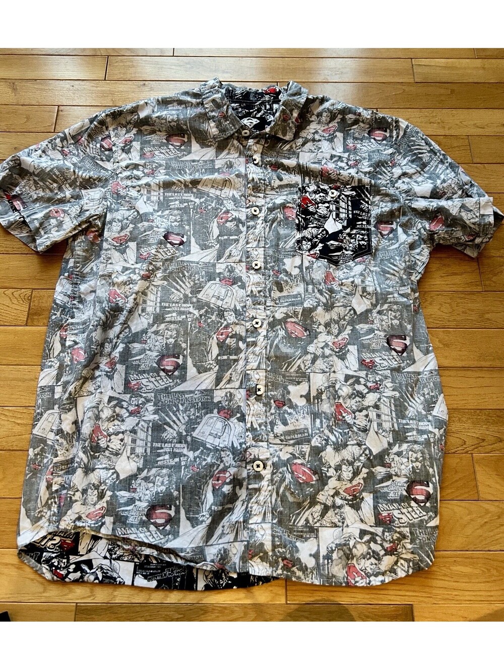 Superman DC Comics Short Sleeve Button Down Men’s Shirt Sz XL Inside Out Reverse